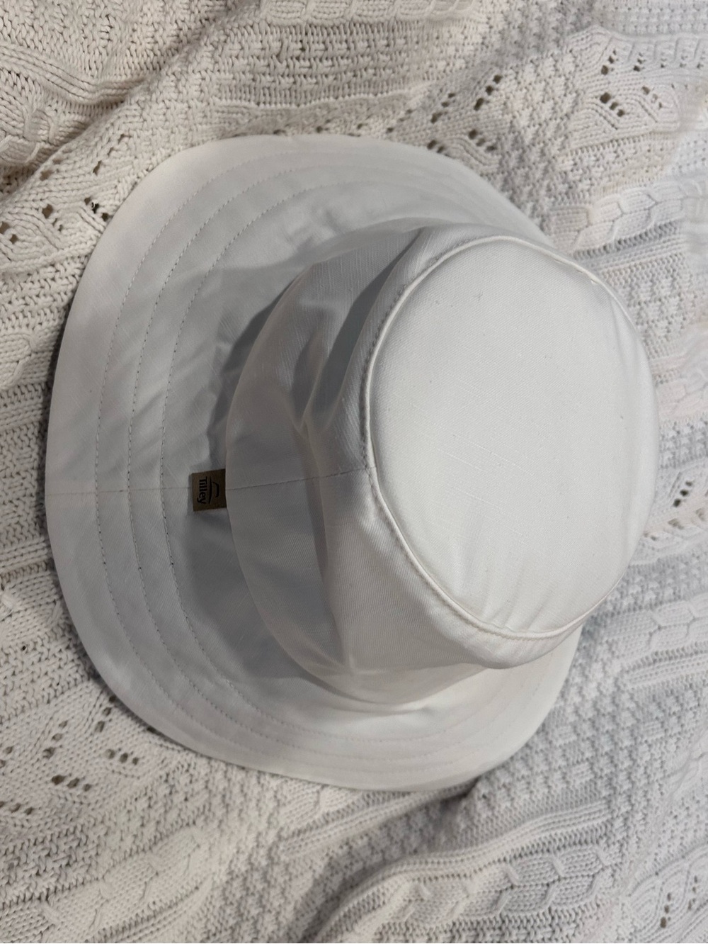 Tilley Model T09 White Cotton Performance Bucket Hat. Large